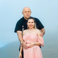 Romantic pregnancy photo outdoors by the ocean Romantic maternity photo at the ocean – NYC photographer
