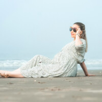 Maternity portrait on the sandy beach. Pregnant woman on the beach – outdoor maternity photoshoot NYC